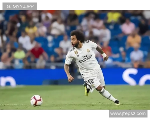 高个子足球球星盘点他们如何凭借身高优势在绿茵场上大放异彩